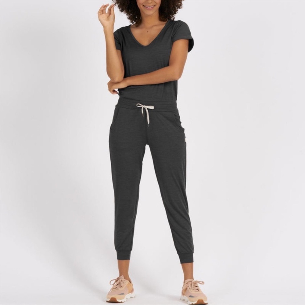Vuori All Day Jumpsuit Charcoal Heather Short Sleeve V-Neck One Piece Size Small